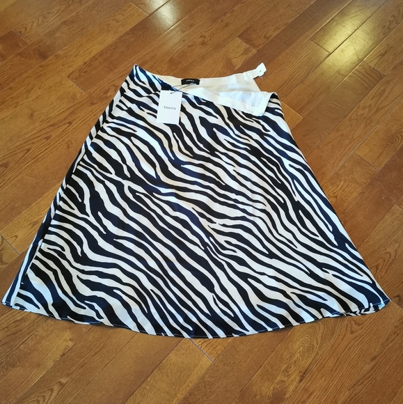 New Theory silk skirt - Picture 10 of 11